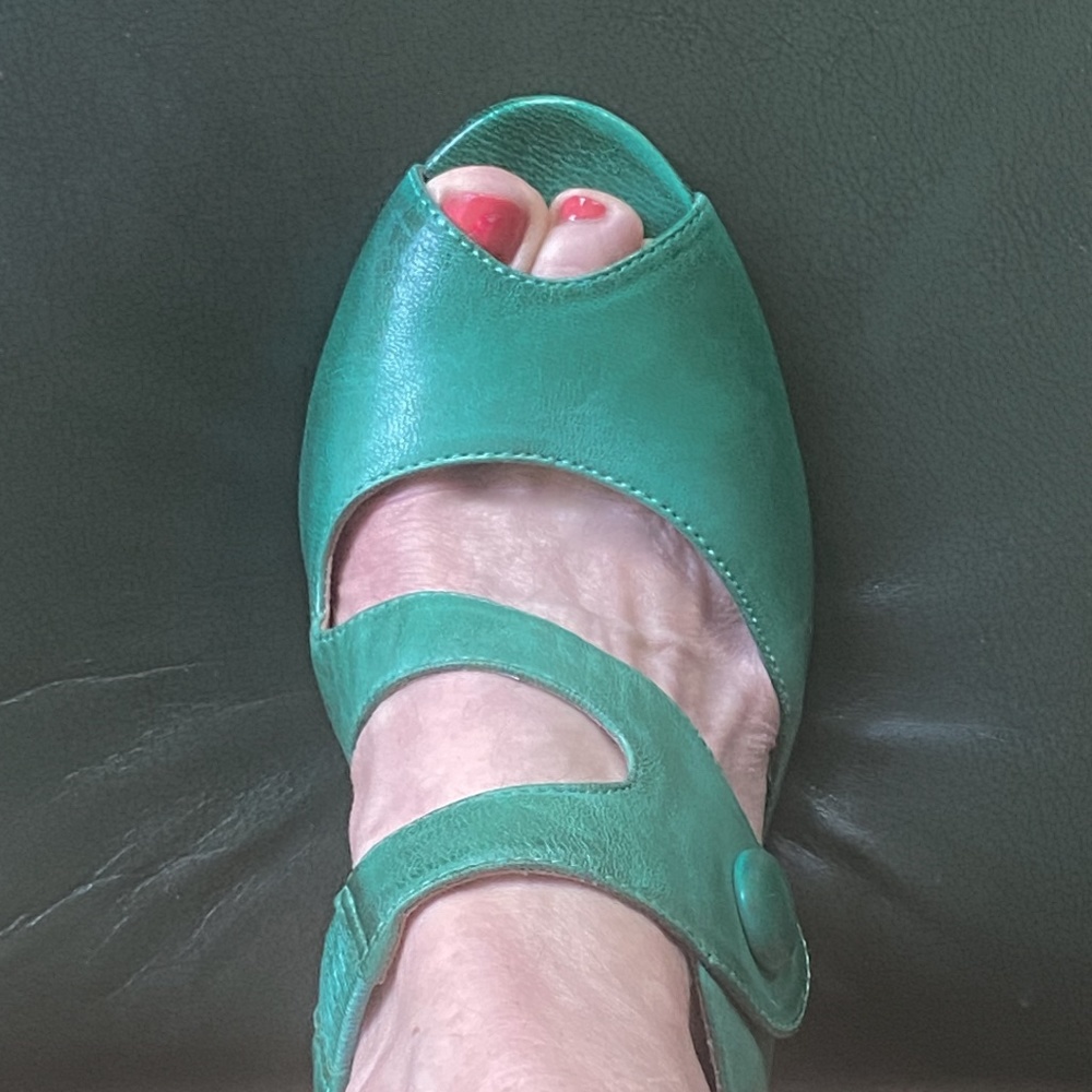 Spring Has Sprung!Green Miz Mooz Sandals Size 6 View 4